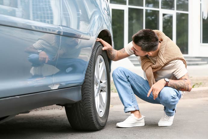 Vorbereitung des Autos vor der Reise